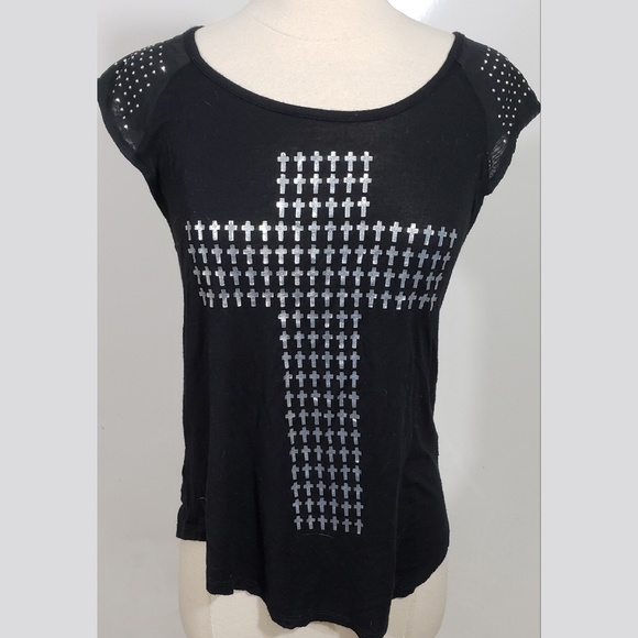 Black Short Sleeve Studded T-Shirt sz M - Picture 1 of 3